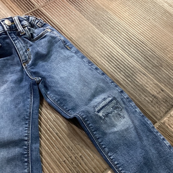 Old Navy Skinny Jeans - Picture 2 of 4